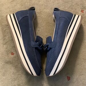 NYDJ Navy “Fern02” Perforated Shoes SZ9